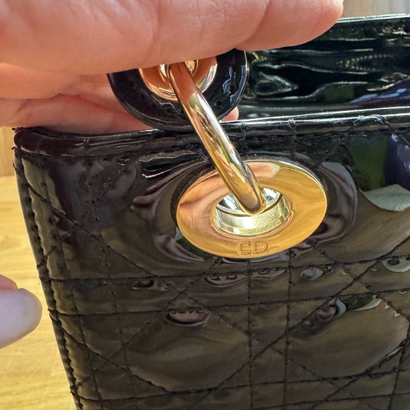 Black shiny purse with optional strap new in box - Picture 6 of 16